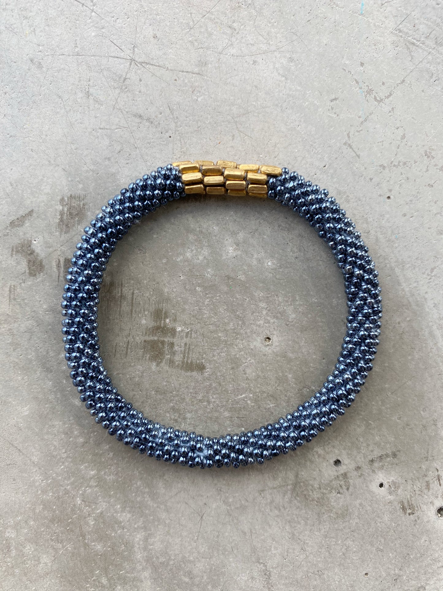 METALLIC WITH PLATES BRACELET