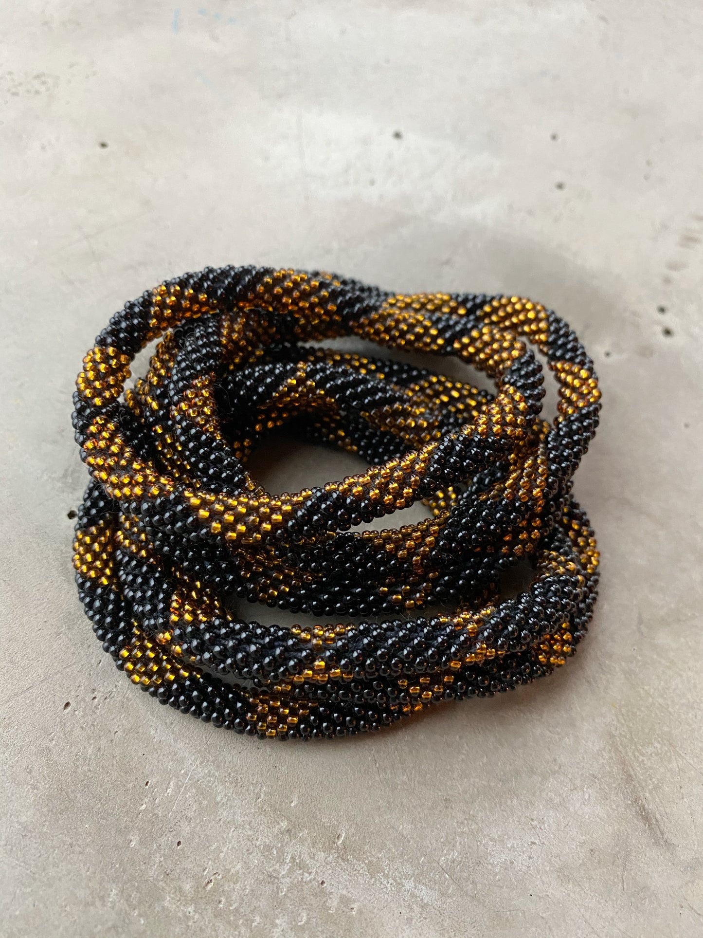 BLACK GRID BLOWN BRACELET