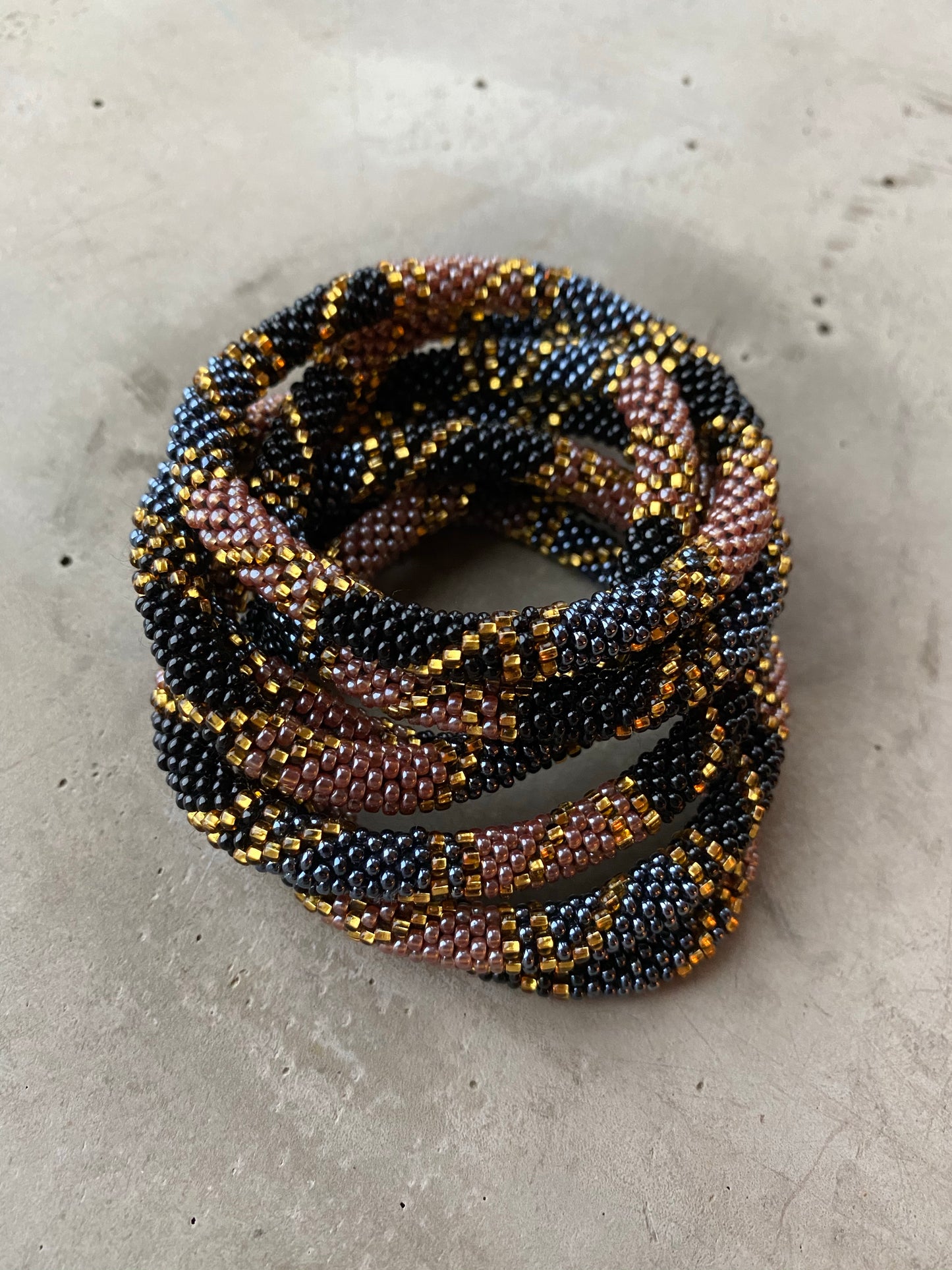 CLASSIC BLACK ROSE MIX BRACELET