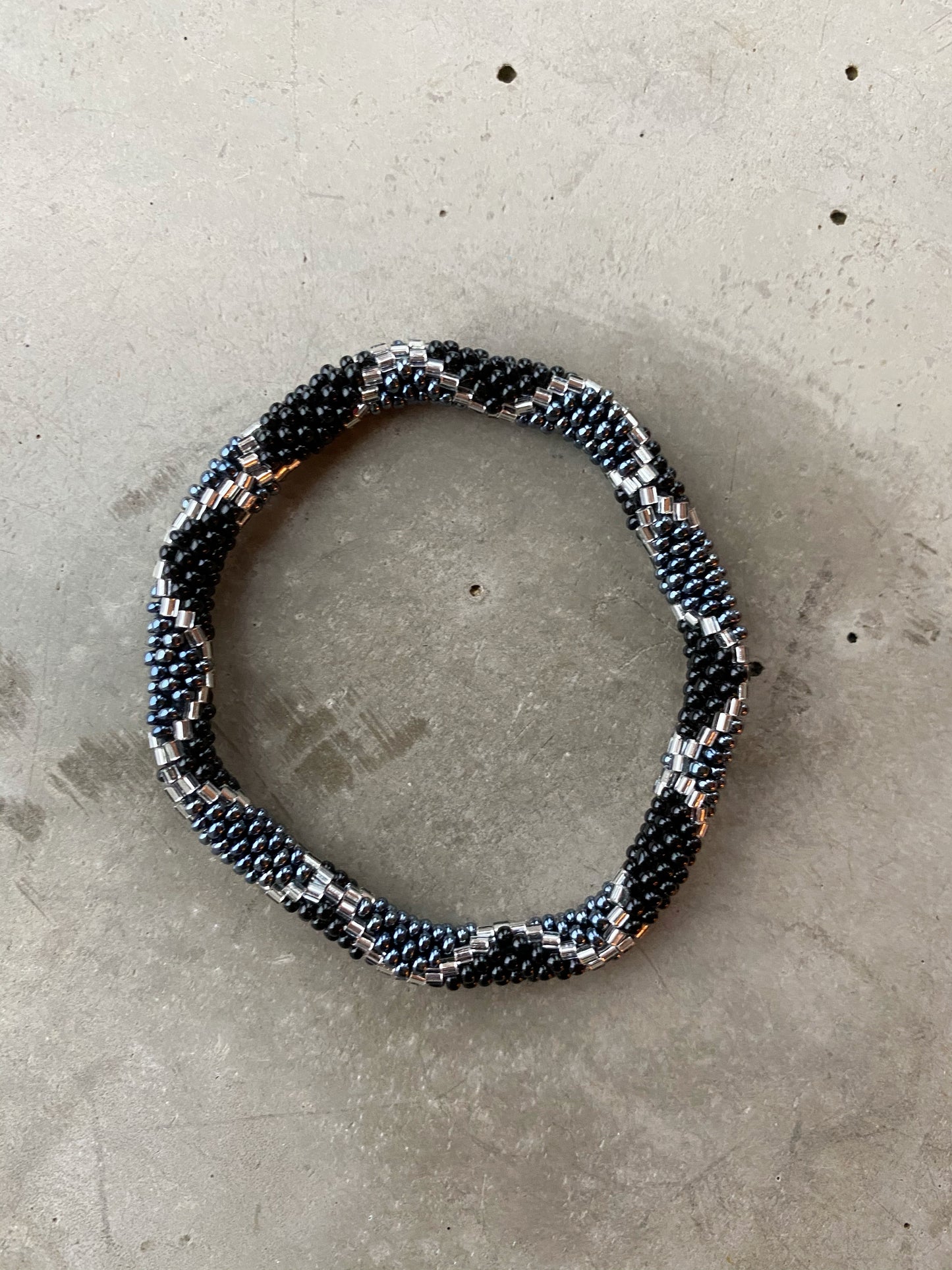 BLACK GITTER BRACELET